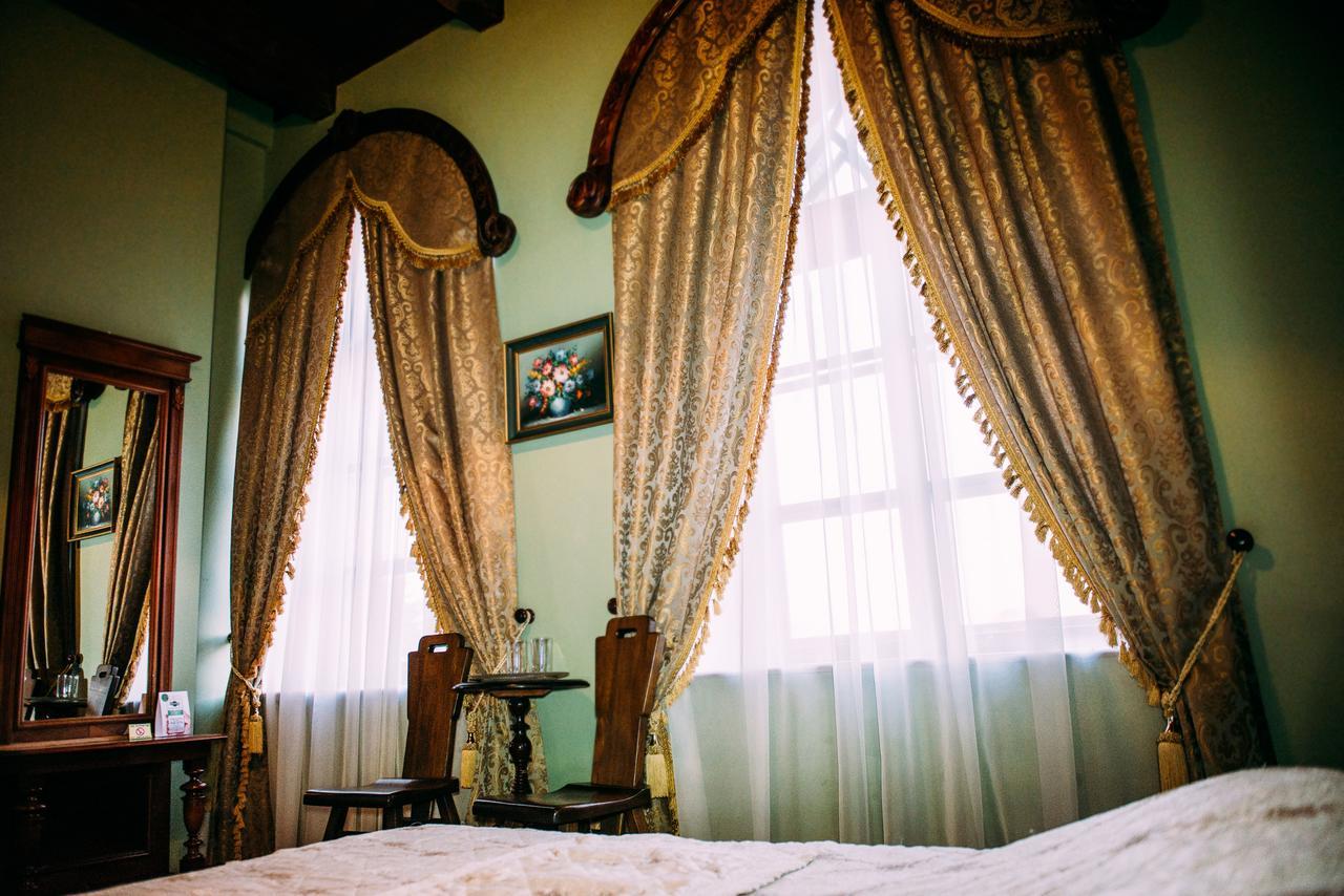 Antique House Hotel Dubno Dış mekan fotoğraf