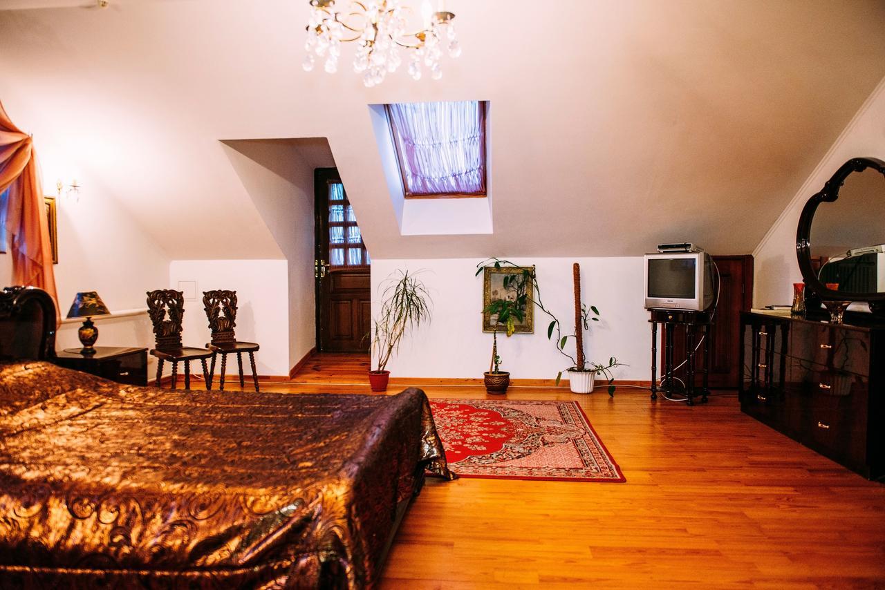 Antique House Hotel Dubno Dış mekan fotoğraf
