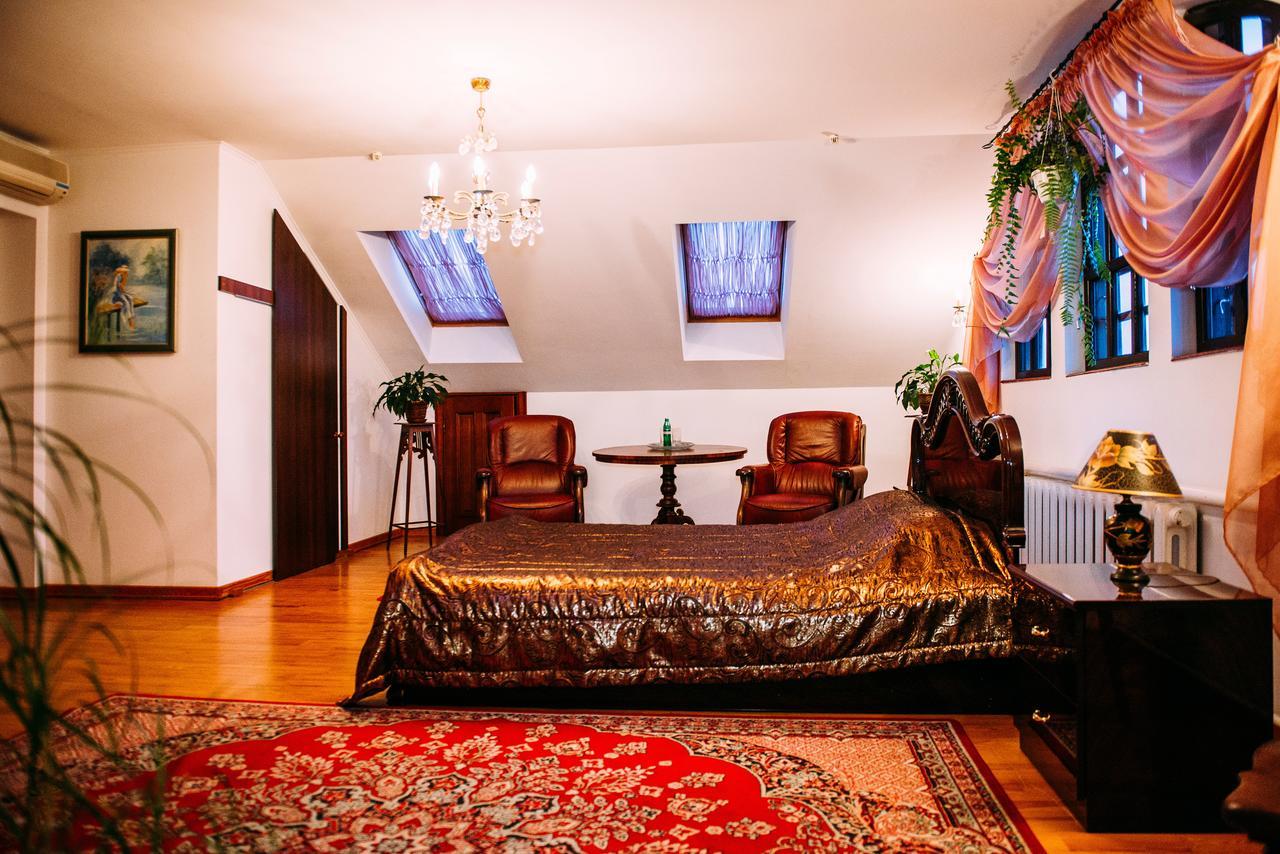 Antique House Hotel Dubno Dış mekan fotoğraf