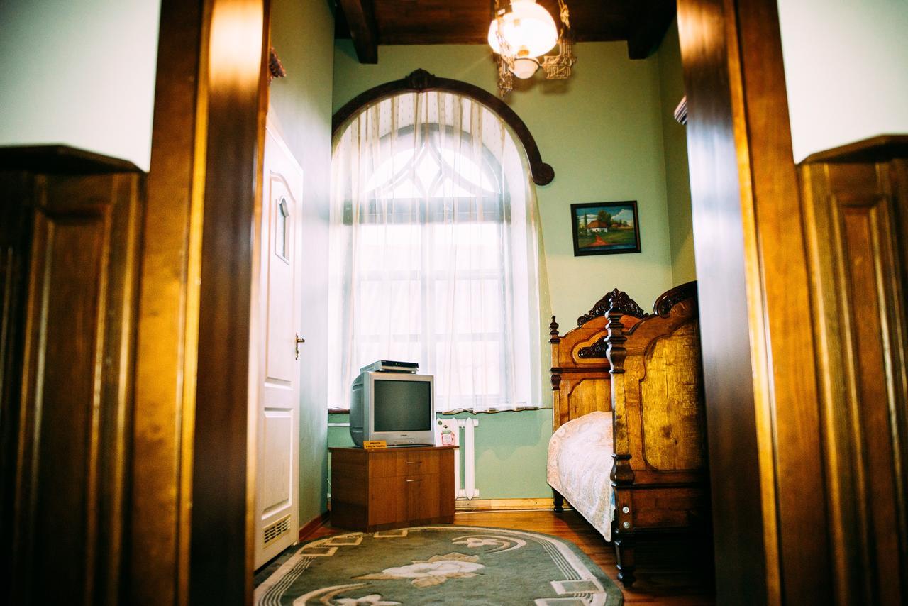 Antique House Hotel Dubno Dış mekan fotoğraf