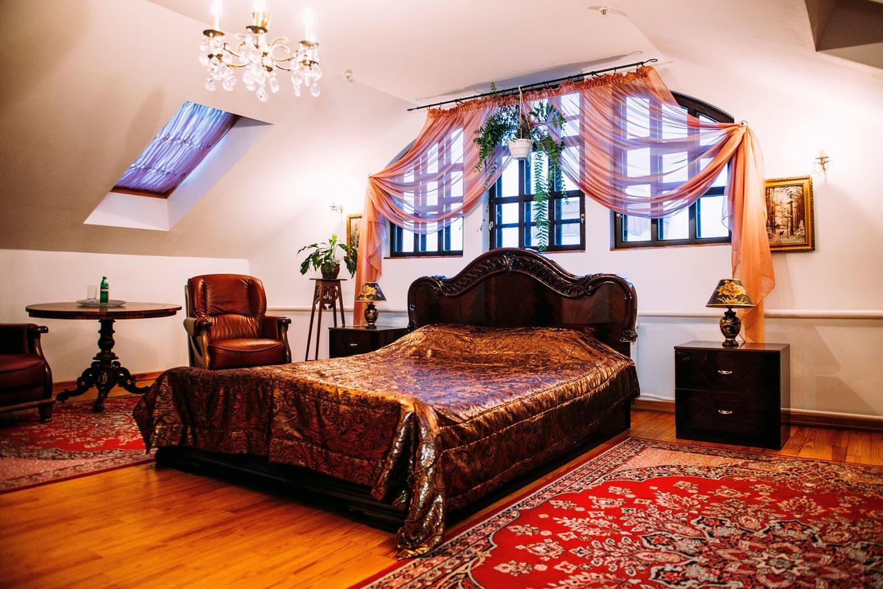Antique House Hotel Dubno Dış mekan fotoğraf