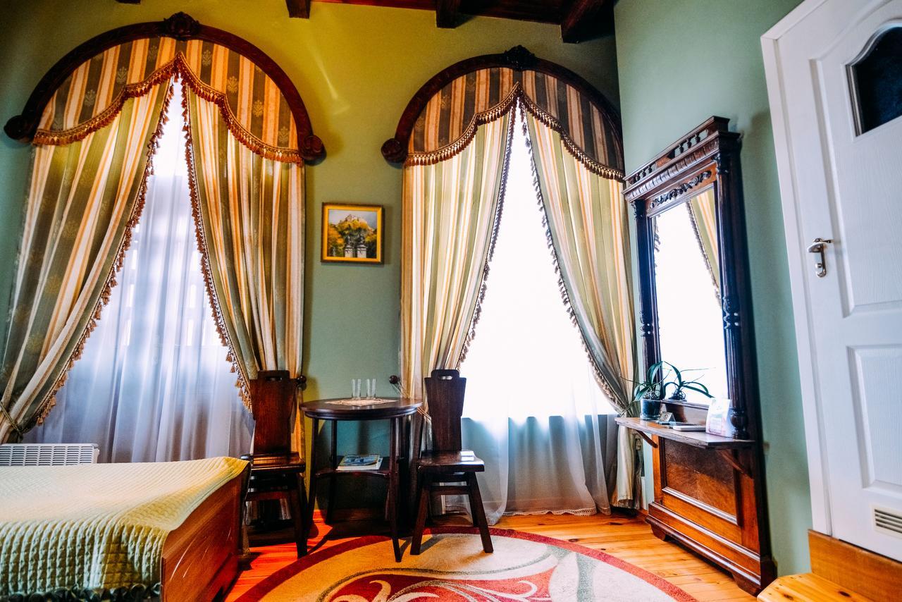 Antique House Hotel Dubno Dış mekan fotoğraf