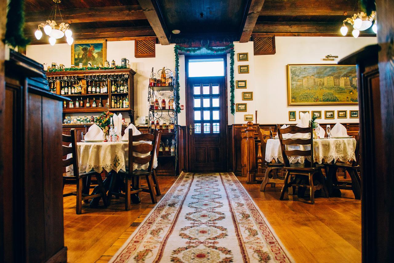 Antique House Hotel Dubno Dış mekan fotoğraf